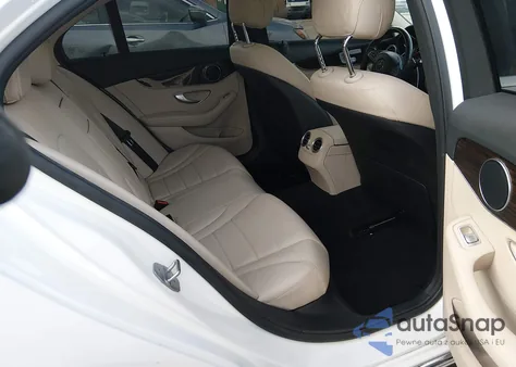 2018 Mercedes-Benz C 300 4Matic z USA, uszkodzony, nr VIN WDDWF4KB0JR319142